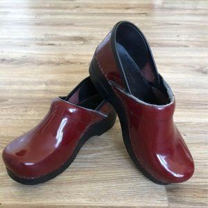 Red Dansko Work Clogs Size 38/ size 8 US